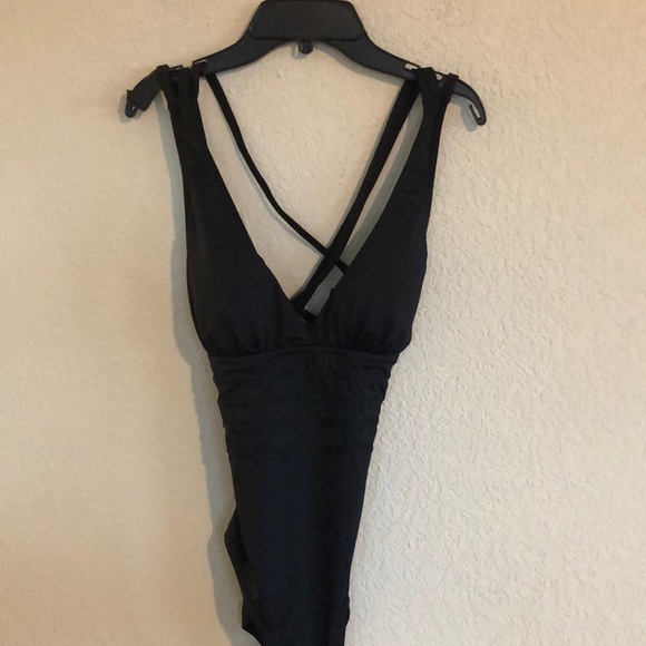 LA BLANCA Island Goddess Multi-Strap Cross-Back - Picture 2 of 16